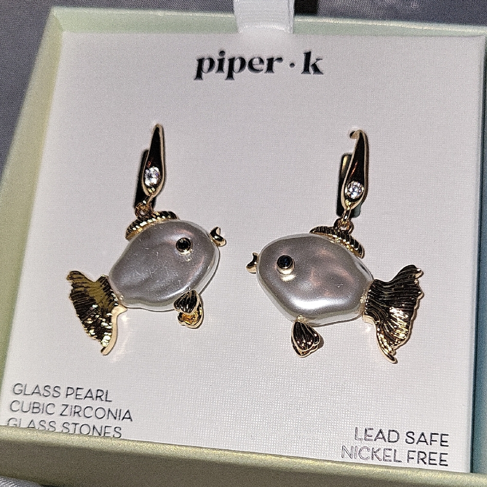 Piper K FISH Gold PEARL Earrings BNIB M TE